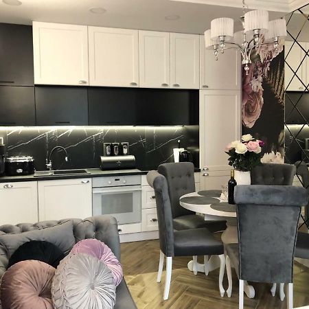 Family&Business Sauna Apartments Plac Wolności CENTRUM, 5 Sypialni, 2 Łazienki, Parking, Downtow! Kielce Zewnętrze zdjęcie